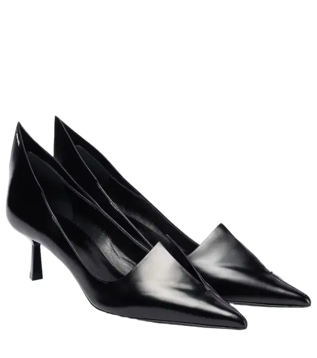 Leather pumps