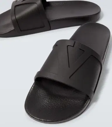 Valentino Garavani VLogo slides | Thumbnail 3 Valentino Garavani VLogo slides | Thumbnail 3