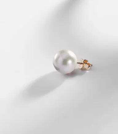 Sophie Bille Brahe 14kt gold single earring with freshwater pearl | Thumbnail 3
