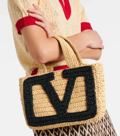 Valentino Garavani Viva Superstar Small raffia tote bag | Thumbnail 6 Valentino Garavani Viva Superstar Small raffia tote bag | Thumbnail 6