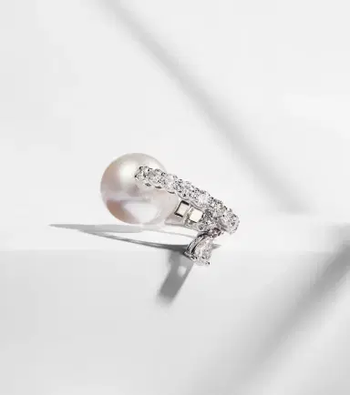 YEPREM Pearlescent 18kt white gold single ear cuff with diamonds and freshwater pearl | Thumbnail 4