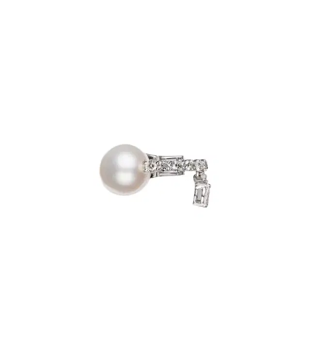 Yeprem Pearlescent 18kt white gold single ear cuff with diamonds and freshwater pearl