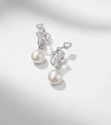 Yeprem Pearlescent 18kt white gold earrings with diamonds and pearls | Thumbnail 5