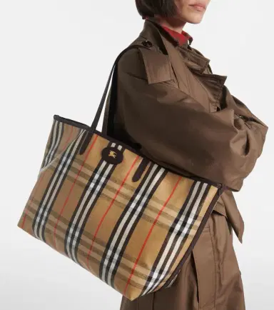 Burberry Highlands Medium jacquard tote bag | Thumbnail 4 Burberry Highlands Medium jacquard tote bag | Thumbnail 4