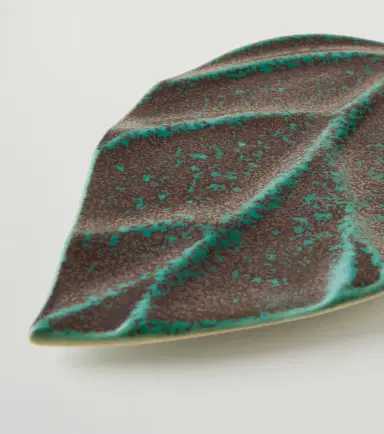 L'Objet Cenote Leaf Medium porcelain platter | Thumbnail 2