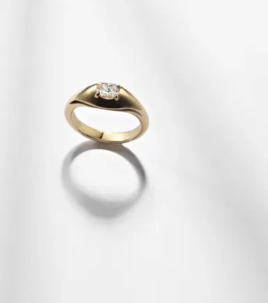 STONE AND STRAND Essential 14kt gold pinky ring with diamonds | Thumbnail 3 STONE AND STRAND Essential 14kt gold pinky ring with diamonds | Thumbnail 3