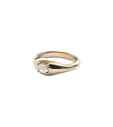 STONE AND STRAND Essential 14kt gold pinky ring with diamonds | Thumbnail 1 STONE AND STRAND Essential 14kt gold pinky ring with diamonds | Thumbnail 1