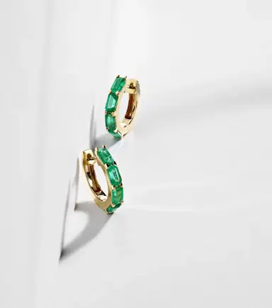 SHAY JEWELRY 18kt gold huggie earrings with emeralds | Thumbnail 5