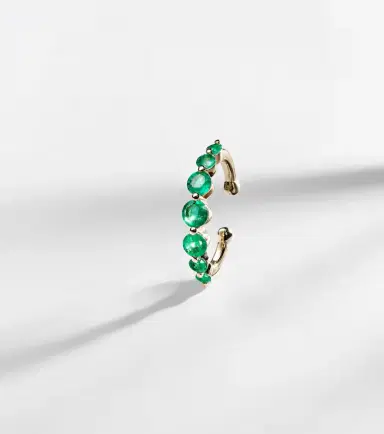 Shay Jewelry Gradual Round 18kt gold ear cuff with emeralds | Thumbnail 3