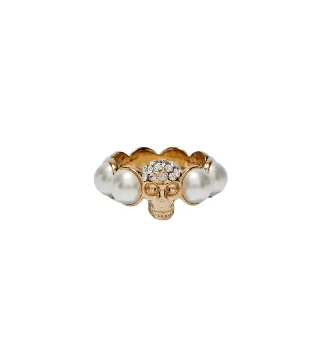 Skull embellished ring
