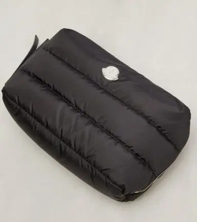 Moncler Caradoc makeup bag | Thumbnail 2