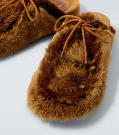 Dries Van Noten Shearling clogs | Thumbnail 4