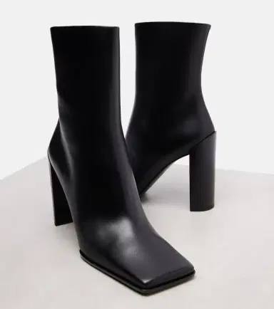 Alaïa Alaïa Leather ankle boots | Thumbnail 4 Alaïa Alaïa Leather ankle boots | Thumbnail 4