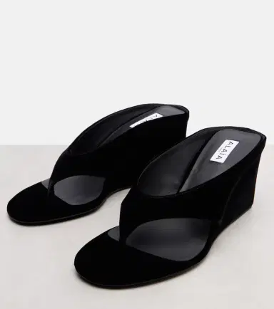 Alaïa Alaïa Velvet wedge thong sandals | Thumbnail 2