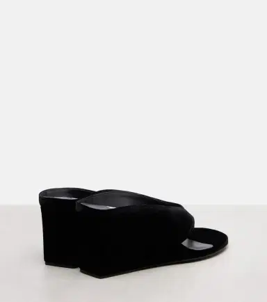 Alaïa Alaïa Velvet wedge thong sandals | Thumbnail 4