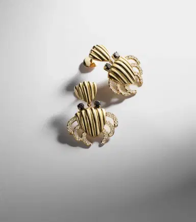 Yvonne Léon Yvonne Léon Crabe Coquillage 9kt gold earrings with diamonds | Thumbnail 3