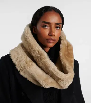 Toteme Shearling scarf | Thumbnail 3