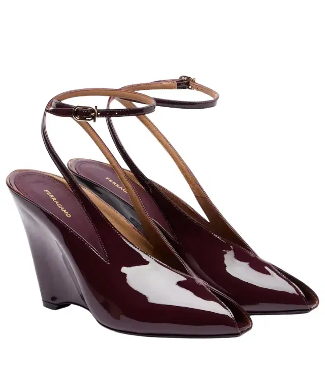 Ferragamo Arcadia 95 patent leather sandals