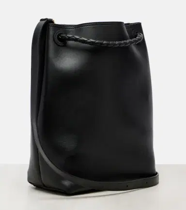 Bottega Veneta Andiamo Small leather bucket bag | Thumbnail 3