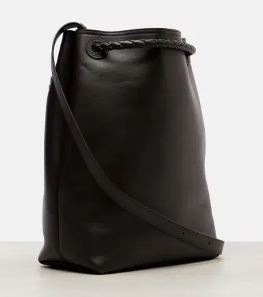 Bottega Veneta Andiamo Small leather bucket bag | Thumbnail 4