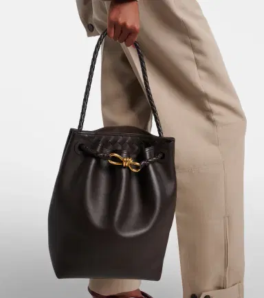 Bottega Veneta Andiamo Small leather bucket bag | Thumbnail 7