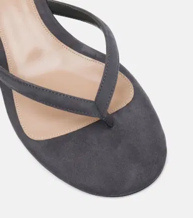 Gianvito Rossi Calypso 35 suede thong sandals | Thumbnail 2