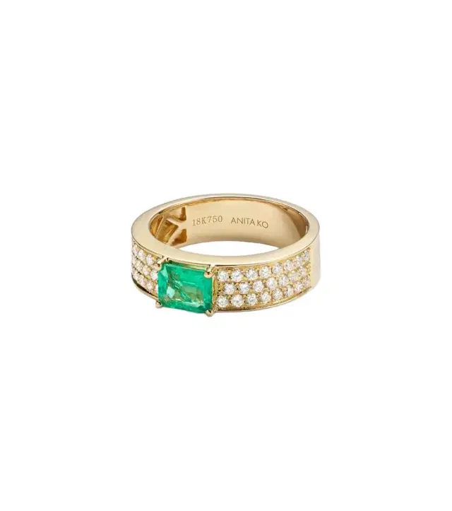 18kt gold ring with emerald and diamonds