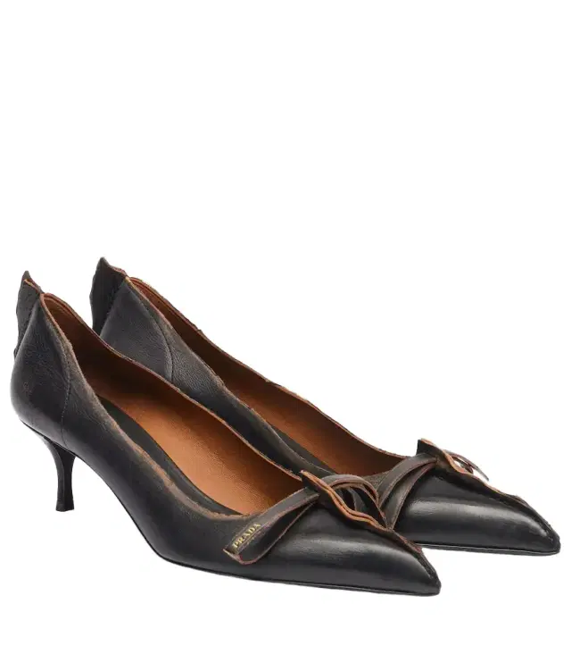 Leather pumps