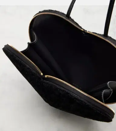 Alaïa Alaïa Le Coeur Small shearling crossbody bag | Thumbnail 4 Alaïa Alaïa Le Coeur Small shearling crossbody bag | Thumbnail 4