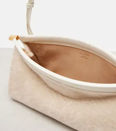 Alaïa Alaïa Le Click East West Small shearling shoulder bag | Thumbnail 4 Alaïa Alaïa Le Click East West Small shearling shoulder bag | Thumbnail 4