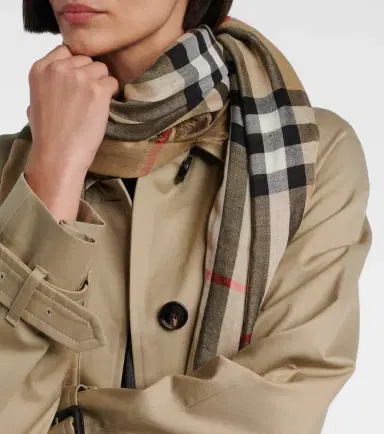 Burberry Check wool and silk scarf | Thumbnail 4