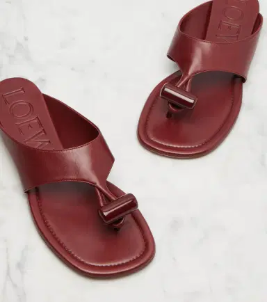 Loewe Toggle leather thong sandals | Thumbnail 2