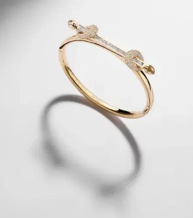 Ananya Chakra Icon 18kt gold bracelet with diamonds and quartz | Thumbnail 5