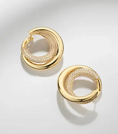 Engelbert Infinity Loop Medium 18kt gold earrings with diamonds | Thumbnail 5