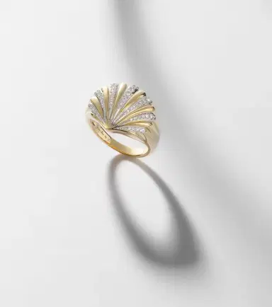 Yvonne Léon Yvonne Léon Chevalière Coquillage 18kt gold ring with diamonds | Thumbnail 5