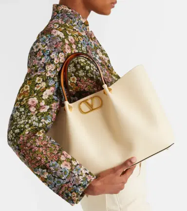 Valentino Garavani VLogo Medium leather tote bag | Thumbnail 5 Valentino Garavani VLogo Medium leather tote bag | Thumbnail 5