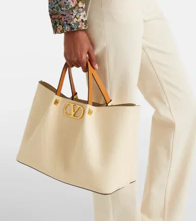 Valentino Garavani VLogo Medium leather tote bag | Thumbnail 6 Valentino Garavani VLogo Medium leather tote bag | Thumbnail 6