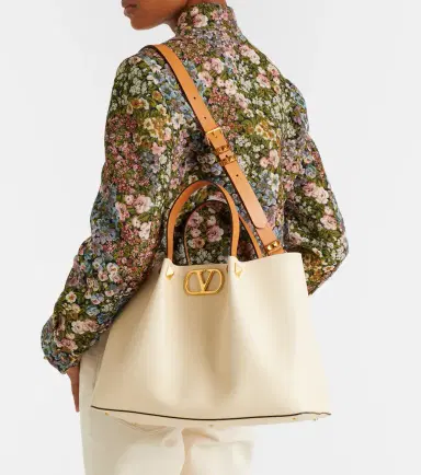 Valentino Garavani VLogo Medium leather tote bag | Thumbnail 8 Valentino Garavani VLogo Medium leather tote bag | Thumbnail 8