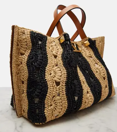 Valentino Garavani VLogo Medium raffia tote bag | Thumbnail 4 Valentino Garavani VLogo Medium raffia tote bag | Thumbnail 4
