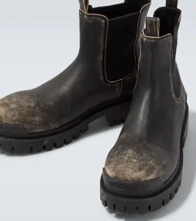 Balenciaga Strike distressed leather Chelsea boots | Thumbnail 3 Balenciaga Strike distressed leather Chelsea boots | Thumbnail 3