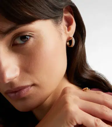 STONE AND STRAND Keepsake 14kt gold huggie earrings with diamonds | Thumbnail 5