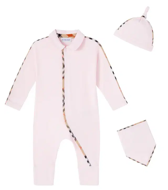 Baby cotton-blend beanie, bib, and onesie set