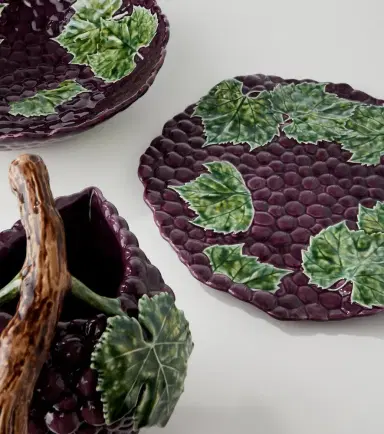 Bordallo Pinheiro Grapes earthenware platter | Thumbnail 2
