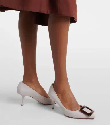 Roger Vivier Viv' in The City suede pumps | Thumbnail 5