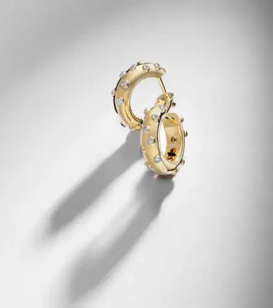 Yvonne Léon Yvonne Léon Plumetis 9kt gold hoop earrings with diamonds | Thumbnail 5