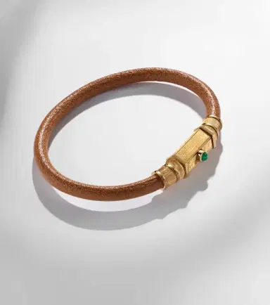 Marie Lichtenberg Lasso 18kt gold and leather bracelet with emeralds | Thumbnail 5