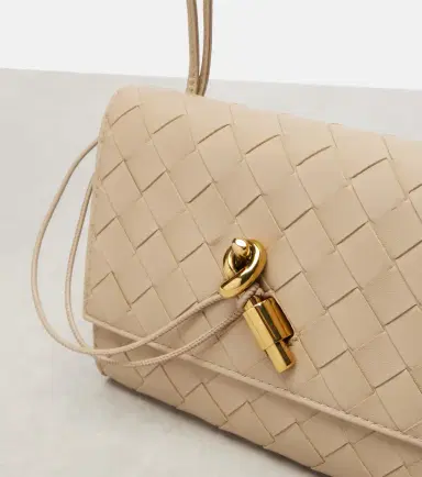 Bottega Veneta Andiamo leather pouch with strap | Thumbnail 2