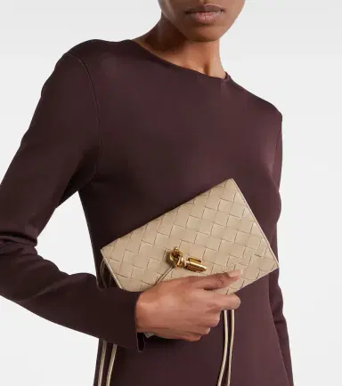 Bottega Veneta Andiamo leather pouch with strap | Thumbnail 7
