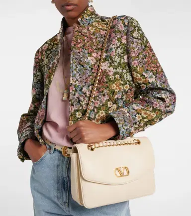 Valentino Garavani Djuna Medium leather shoulder bag | Thumbnail 5 Valentino Garavani Djuna Medium leather shoulder bag | Thumbnail 5