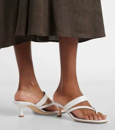 Manolo Blahnik Susa leather thong sandals | Thumbnail 6